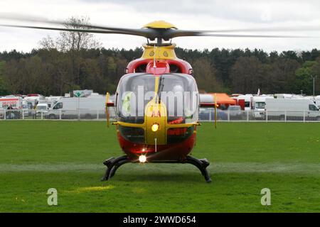 Photo du dossier datée du 28/04/2012 montrant un hélicoptère d'urgence Eurocopter EC 135 de Midlands lors d'un appel d'urgence au Staffordshire Showground, Stafford.. Banque D'Images