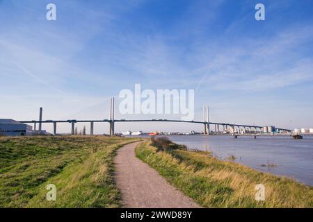 L'emblématique pont Queen Elizabeth II de la M25 ou Dartford Crossing, qui enjambe la Tamise dans l'est de Londres Banque D'Images