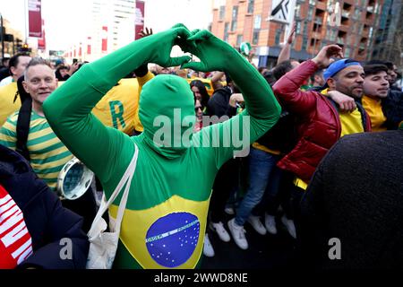 Les supporters brésiliens à Wembley avant le match amical international au stade de Wembley, à Londres. Date de la photo : samedi 23 mars 2024. Banque D'Images