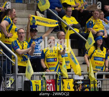 Hamar, Norvège. 23 mars 2024. Hamar, Norvège, 23 mars 2024 : des supporters de Storhamar sont vus lors du match de handball féminin de la Ligue européenne EHF entre Storhamar et Thuringer au Boligpartner Arena à Hamar, Norvège (Ane Frosaker/SPP) crédit : SPP Sport Press photo. /Alamy Live News Banque D'Images