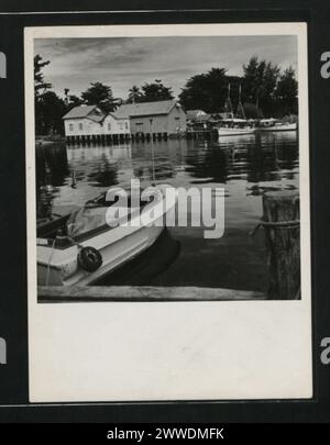 Description : Gizo : navires de commerce et entrepôts. Localisation : Gizo, Îles Salomon australasie, océanie, îles Solomoniles, australasiathrough alens Banque D'Images