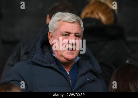 Nottingham le samedi 23 mars 2024. Steve Bruce lors du match de Sky Bet League 2 entre Notts County et Salford City à Meadow Lane, Nottingham le samedi 23 mars 2024. (Photo : Jon Hobley | mi News) crédit : MI News & Sport /Alamy Live News Banque D'Images