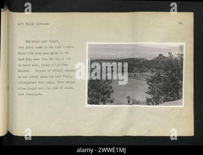 Description : la vallée du Grand Rift, cette fissure géante dans la surface terrestre qui va du lac Nyasa à la mer morte, vue du haut de son mur sud, à vingt miles de Nairobi. Lieu : Province de la vallée du Rift, Kenya afrique Banque D'Images