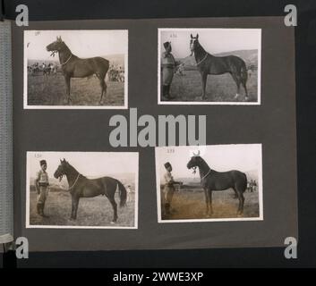Photographies des sports annuels du régiment de cavalerie à Samakh (Palestine) en 1947, représentant des militaires, des compétitions sportives, et les activités du régiment. Banque D'Images