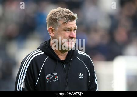 Nottingham le samedi 23 mars 2024. Karl Robinson, manager de Salford City lors du match de Sky Bet League 2 entre Notts County et Salford City à Meadow Lane, Nottingham le samedi 23 mars 2024. (Photo : Jon Hobley | mi News) crédit : MI News & Sport /Alamy Live News Banque D'Images