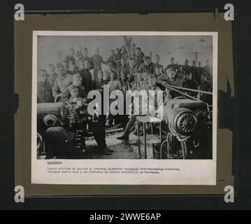 Description : Mandchourie. Soldats soviétiques en train de retirer l'équipement industriel des usines mandchuriennes. Images copies d'un ensemble fourni par les autorités chinoises en Mandchourie. Lieu : Mandchourie, Chine date : 1946 chine, asie, asiathrough alens Banque D'Images