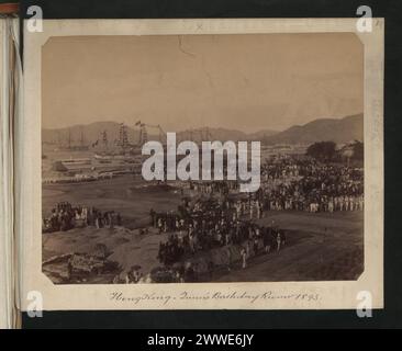 Description : Hong Kong - revue de l'anniversaire de la Reine 1893. Lieu : Hong Kong, Hong Kong date : 1893 hongkong, asie, asiathrough alens Banque D'Images