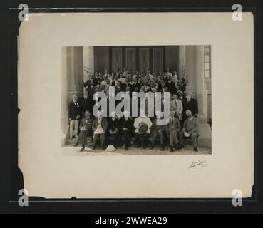 Photographie des délégués participant à la Conférence agricole des Antilles à Trinidad, en janvier 1912, montrant les participants et la configuration officielle de la réunion. Banque D'Images
