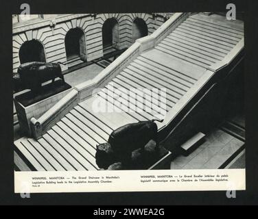 Description : Winnipeg (Manitoba) - le Grand Staircaise dans la salle de l'Assemblée législative du Manitoba. Lieu : Winnipeg, Manitoba, Canada date : 1963 canada, amériques Banque D'Images