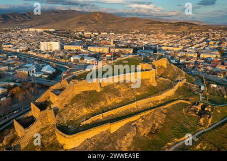 Forteresse médiévale de Gori au sommet d'une colline au-dessus de la ville géorgienne de Gori Banque D'Images