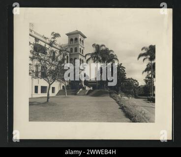 La photographie montre les extensions orientales d'un bâtiment à Brisbane, Queensland. Le jardin avant a été excavé, et les fenêtres inférieures appartiennent à la nouvelle salle de billard sous la salle de réception. Date : 26 août 1938. Banque D'Images