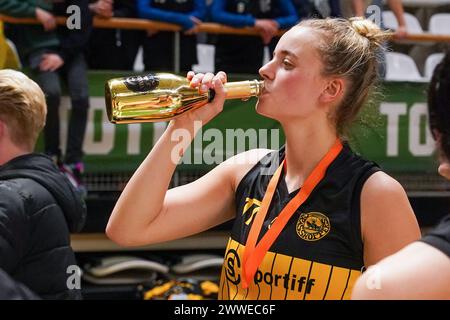 Almere, pays-Bas. 23 mars 2024. ALMERE, PAYS-BAS - 23 MARS : Ilse Kuijt de Grasshoppers lors de la finale de la Coupe TOTO Basketball entre les Sportiff Grasshoppers et les Topkip Lions à Topsportcentrum le 23 mars 2024 à Almere, pays-Bas. (Photo par Andre Weening/Orange Pictures) crédit : Orange pics BV/Alamy Live News Banque D'Images