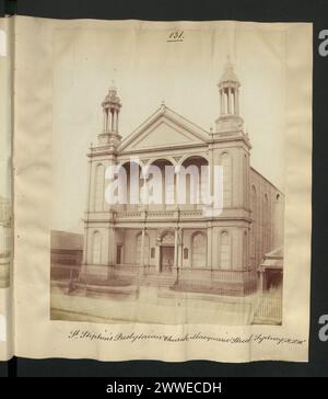 Photographie de Stephen's Presbyterian Church sur Macquarie Street, Sydney, Nouvelle-Galles du Sud, Australie, prise en 1870, montrant l'architecture de l'église et l'environnement urbain environnant. Banque D'Images