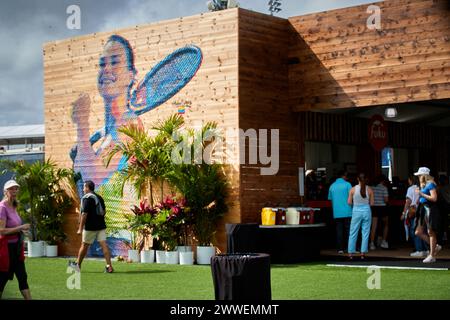 Miami Gardens, Floride, États-Unis. 23 mars 2024. 2024 Miami Open Walk Through, de nombreux gens et fans de tennis ont visité l'événement de tennis le plus populaire. Crédit : Yaroslav Sabitov/YES Market Media/Alamy Live News. Banque D'Images