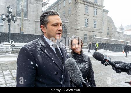 Montréal, Canada, 23, mars 2024. Le chef du Parti conservateur du Canada, Pierre Poilievre, s’adresse aux médias lors des funérailles d’État tenues en l’honneur de l’ancien premier ministre Brian Mulroney au centre-ville de Montréal, Canada. Brian Mulroney a été premier ministre du Canada de 1984 à 1993. Crédit : François Robert-Durand/Alamy Live News Banque D'Images