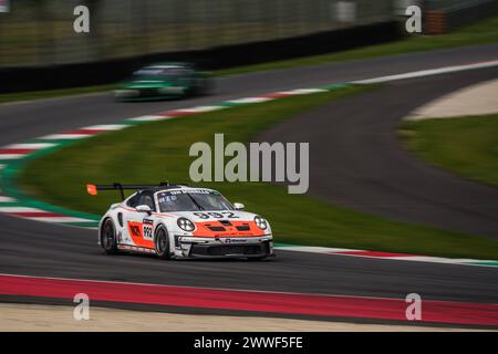 Scarperia, Firenze, Italie. 23 mars 2024. Porsche 911 GT3 Cup 992 de l'équipe NKPP Racing by Bas Koeten Racing à la sortie de la courbe Savelli lors de la course Hankook 12H au Mugello circuit (crédit image : © Luca Martini/ZUMA Press Wire) USAGE ÉDITORIAL SEULEMENT! Non destiné à UN USAGE commercial ! Banque D'Images