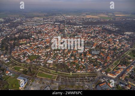 Luftbild, Wohngebiet Ortsansicht mit Altstadt, Altstadt Wallring und Rosengarten, Fernsicht, Soest, Soester Börde, Rhénanie-du-Nord-Westphalie, Deutschland ACHTUNGxMINDESTHONORARx60xEURO *** vue aérienne, quartier résidentiel vue locale avec vieille ville, vieille ville murale et roseraie, vue lointaine, Soest, Soester Börde, Rhénanie du Nord-Westphalie, Allemagne ACHTUNGxMINDESTHONORARx60xEURO Banque D'Images