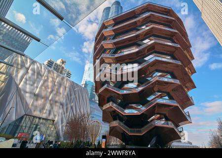 Nueva York, États-Unis - 23 mars 2024 : L'image capture la majesté du navire, une structure qui est devenue un symbole de l'innovation architecturale à ne Banque D'Images