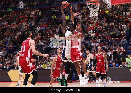 Milan, Italie. 23 mars 2024. Italie, Milan, 22 mars 2024 : Johnathan Motley (Fenerbahce) crochet droit au 2ème quart-temps lors du match de basket EA7 Emporio Armani Milan vs Fenerbahce Beko Istanbul, EuroLeague 2023-24 round 31 (photo de Fabrizio Andrea Bertani/Pacific Press) crédit : Pacific Press Media production Corp./Alamy Live News Banque D'Images