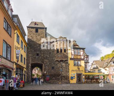 Vieille ville, porte de la ville Enderttor, restaurant Cochem Mosel Rheinland-Pfalz, Rhénanie-Palat Allemagne Banque D'Images