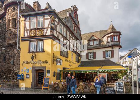 Vieille ville, porte de la ville Enderttor, restaurant Cochem Mosel Rheinland-Pfalz, Rhénanie-Palat Allemagne Banque D'Images