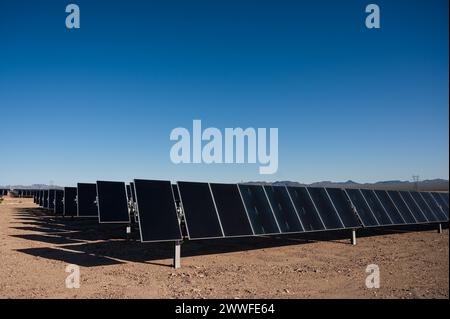 Fermes de panneaux solaires à l'extérieur de Las Vegas Nevada. Banque D'Images