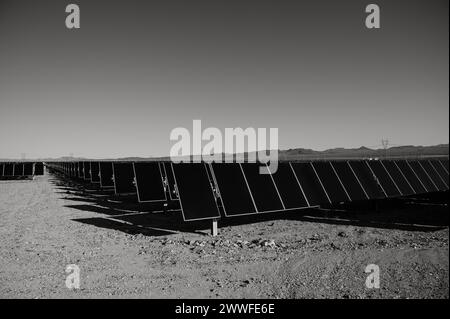 Fermes de panneaux solaires à l'extérieur de Las Vegas Nevada. Banque D'Images