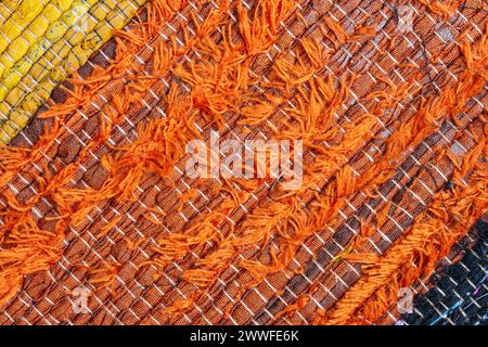 Détails de motifs de fil orange sur un tapis de chiffon Banque D'Images
