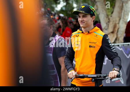 Albert Park, Australie, 24 mars 2024. Oscar Piastri est vu à Melbourne Walk lors du Rolex Australian Grand Prix de F1 sur le circuit du Grand Prix de Melbourne le 24 mars 2024 à Albert Park, en Australie. Crédit : Dave Hewison/Speed Media/Alamy Live News Banque D'Images