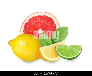 Agrumes. Pamplemousse frais, citrons et citron vert sur fond blanc Banque D'Images