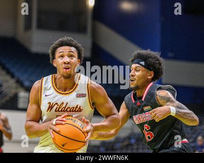 23 mars 2024 : L'attaquant de Bethune-Cookman Reggie Ward Jr. (15 ans) se dirige vers le panier alors que la garde de l'État de l'Arkansas Taryn Todd (6 ans) défend lors de la 1ère mi-temps du RO College Basketball Invitational entre Arkansas State Red Wolves et Bethune Cookman Wildcats à Ocean Center à Daytona Beach, FL. Romeo T Guzman/Cal Sport Media Banque D'Images