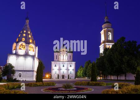 Nuit de juin sur la place de la cathédrale. Kolomna. Région de Moscou, Russie Banque D'Images