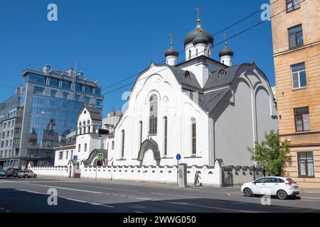 SAINT-PÉTERSBOURG, RUSSIE - 16 JUILLET 2023 : vue de l'église du signe de la Bienheureuse Vierge Marie sur la rue Tverskaya un jour ensoleillé de juillet Banque D'Images