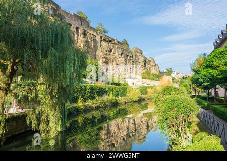 Luxembourg ville (Luxembourg, Lëtzebuerg) : Rock Bock, rivière Alzette in , Luxembourg, Luxembourg Banque D'Images