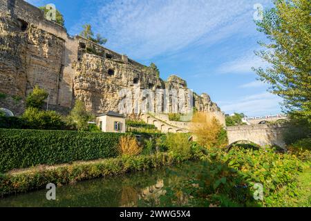 Luxembourg ville (Luxembourg, Lëtzebuerg) : Rock Bock, pont Stierchen, rivière Alzette in , Luxembourg, Luxembourg Banque D'Images