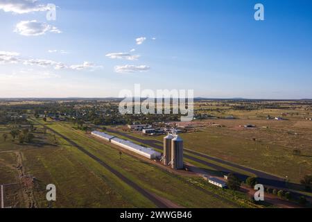 Aerial of Wallumbilla ville rurale et localité de la région de Maranoa, Queensland, Australie Banque D'Images