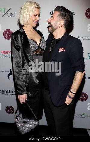 Verena Kerth und Marc Terenzi BEI der Doppelfeier 5 Jahre Faceclub und Geburtstag von Sören Bauer in der Kasematte 20. Hambourg, 23.03.2024 *** Verena Kerth et Marc Terenzi lors de la double célébration des 5 ans de Faceclub et Sören Bauers à Kasematte 20 Hambourg, 23 03 2024 Foto:xgbrcix/xFuturexImagex bauer 4322 Banque D'Images