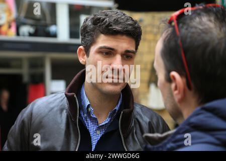 Aurélien Pradié, homme politique français « les Républicains », député du département du Lot, lors de la campagne électorale municipale à Sarlat en Périgord Noi Banque D'Images