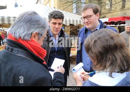 Aurélien Pradié, homme politique français « les Républicains », député du département du Lot, lors de la campagne électorale municipale à Sarlat en Périgord Noi Banque D'Images