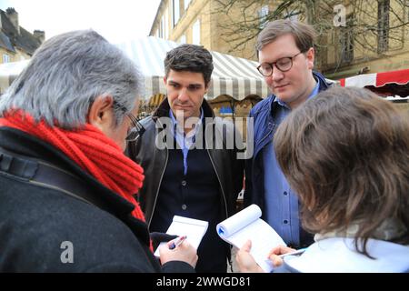 Aurélien Pradié, homme politique français « les Républicains », député du département du Lot, lors de la campagne électorale municipale à Sarlat en Périgord Noi Banque D'Images