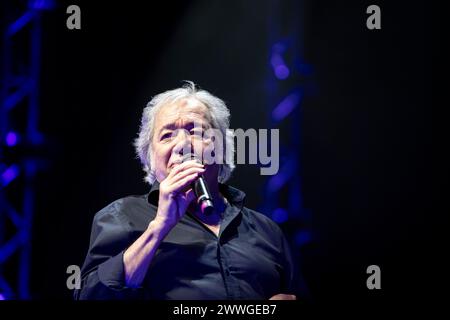 Porto, Portugal. 23 mars 2024. Le chanteur portugais Sérgio Godinho se produit en concert au Coliseu do Porto, avec deux invités spéciaux, Garota Não et Canto Nono, un mois avant les célébrations du 50e anniversaire d'avril 25, la Révolution des œillets. (Photo de Rita Franca/SOPA images/SIPA USA) crédit : SIPA USA/Alamy Live News Banque D'Images