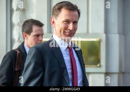 Londres, Angleterre, Royaume-Uni. 24 mars 2024. Le chancelier de l'Échiquier JEREMY HUNT est vu à Westminster alors qu'il apparaît dans les émissions politiques du dimanche. (Crédit image : © Tayfun Salci/ZUMA Press Wire) USAGE ÉDITORIAL SEULEMENT! Non destiné à UN USAGE commercial ! Crédit : ZUMA Press, Inc/Alamy Live News Banque D'Images