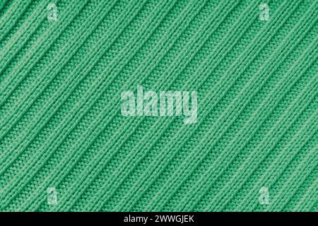 Fond textile Jersey , tricot rayé diagonal vert. Tricot en laine, pull, texture de surface de pull, structure textile, tissu surfac Banque D'Images