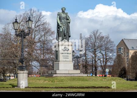 Carl Johans Park avec la statue du roi Karl Johan XIV au début du printemps à Norrköping. Norrkoping est une ville industrielle historique de Suède. Banque D'Images