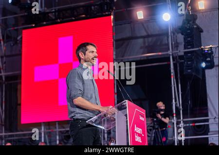 Madrid, Espagne. 23 mars 2024. Ernest Urtasun, ministre espagnol de la culture, vu parler lors de l'Assemblée du parti politique espagnol de gauche Sumar célébré au centre d'événements la Nave de Villaverde à Madrid. Crédit : SOPA images Limited/Alamy Live News Banque D'Images