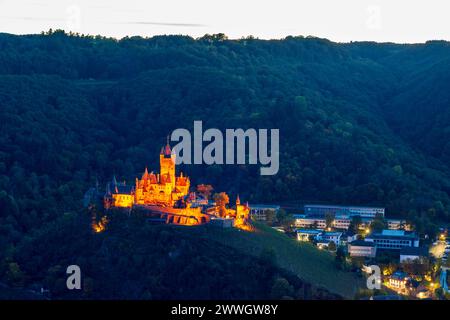Cochem : Reichsburg Château de Cochem à Moselle, Rhénanie-Palatinat, Allemagne Banque D'Images