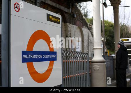 Londres, Royaume-Uni. 23 mars 2024. Vue sur la gare ferroviaire Walthamstow Queen's Road Overground dans l'est de Londres. Crédit : SOPA images Limited/Alamy Live News Banque D'Images