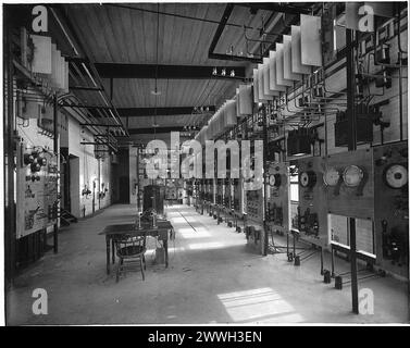 Intérieur de la centrale électrique, Shawinigan Power Company, trois-Rivières, QC, vers 1913. Photographie vintage du Canada. Crédits photo : Wm. Notman & son Banque D'Images