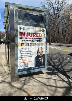 Panneau d'affichage de cabinet d'avocats, pour inciter les gens qu'ils peuvent gagner beaucoup d'argent au tribunal à cause de blessures. Brooklyn, NY. Banque D'Images