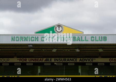 Norwich le dimanche 24 mars 2024. Une vue générale du logo du Norwich City FC avant le match de la FA Women's National League Division One entre les Norwich City Women et les Queens Park Rangers à Carrow Road, Norwich le dimanche 24 mars 2024. (Photo : David Watts | mi News) crédit : MI News & Sport /Alamy Live News Banque D'Images